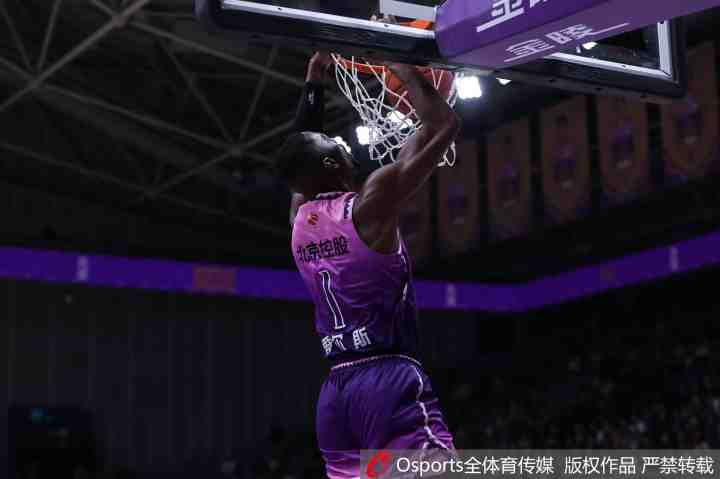 不可阻挡！贾尔斯仅19分半12中10超高效拿下26分12板3助1断