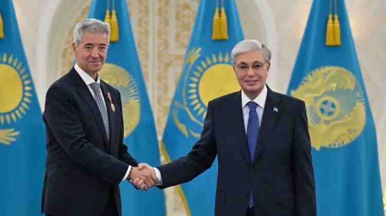 世体：马竞CEO希尔·马林获哈萨克斯坦颁发的多斯特克勋章